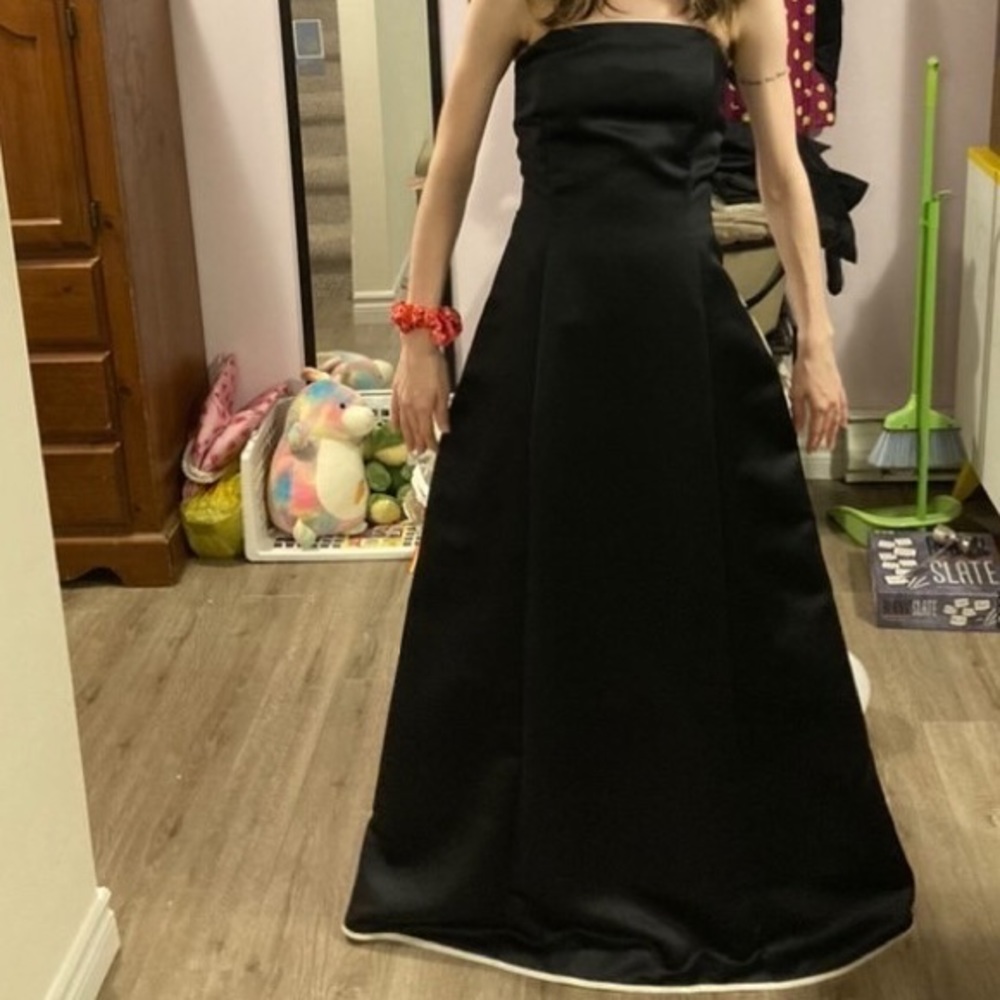 Sears Evening Gown size 8 - brand new still with tags.